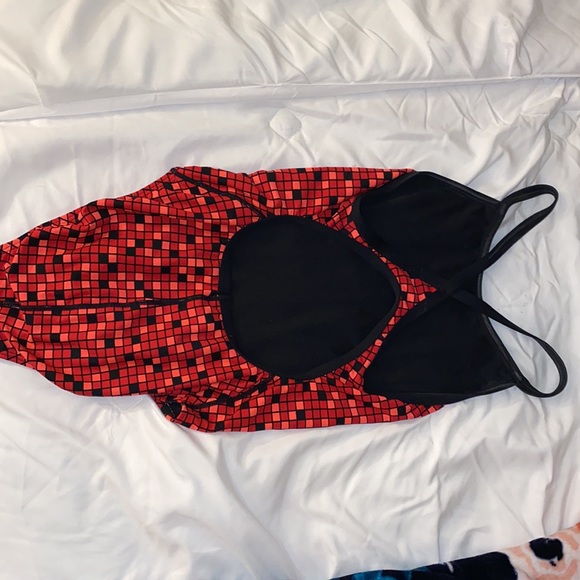 TYR one piece - Picture 4 of 6